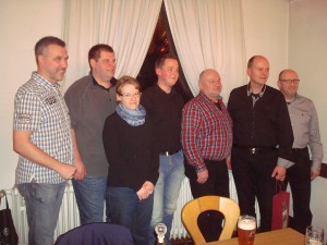 Der neu gewählte Vorstand mit dem ausgeschiedenen Kassierer Markus Orth: v.l. Beisitzer Gunther Kowarsik, 2. Vorsitzender Frank Sauer, Beisitzerin Heike Brötz, der neue Kassierer Michael Wagner, 1. Vorsitzender Jürgen Zöller, der ausgeschiedene Kassierer Markus Orth, Schriftführer Kai Müller